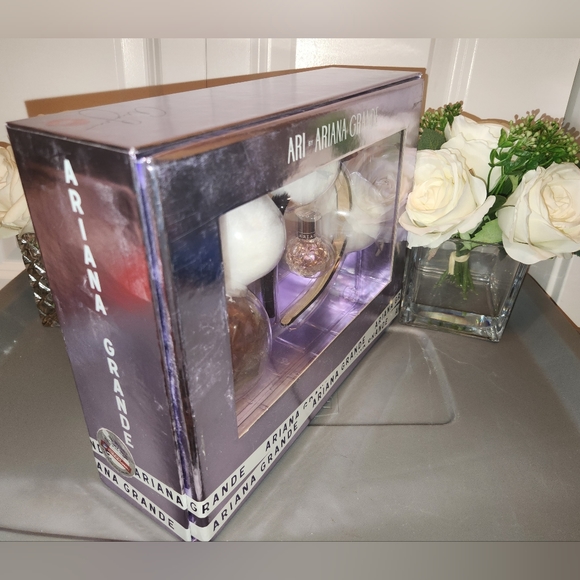 Ari by Ariana Grande EDP Perfume Gift Set with Pom Pom Headband;New & Never Used - Picture 10 of 16